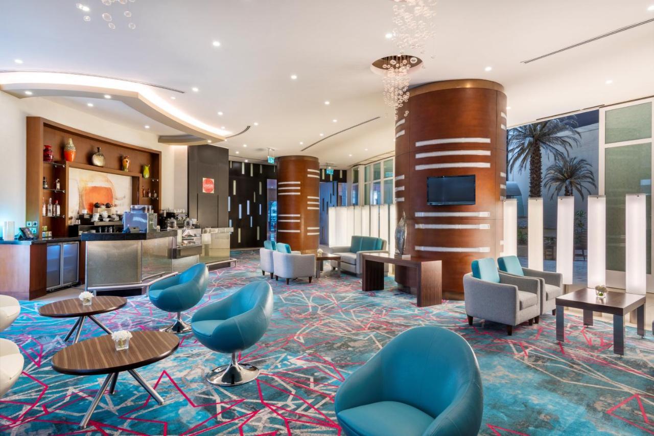 מלון Crowne Plaza Doha - The Business Park By Ihg מראה חיצוני תמונה The lounge at the airport