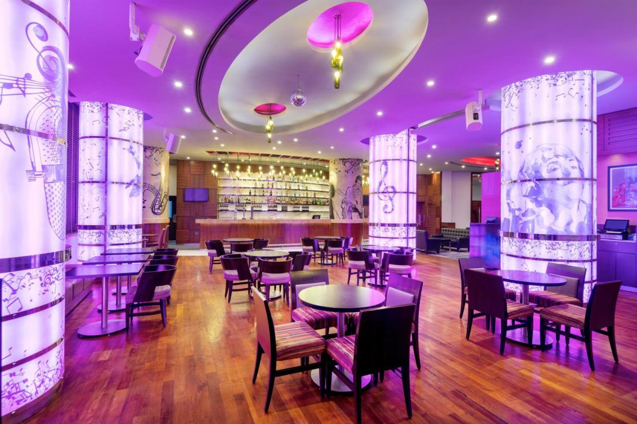מלון Crowne Plaza Doha - The Business Park By Ihg מראה חיצוני תמונה The bar at the W Hotel in San Francisco