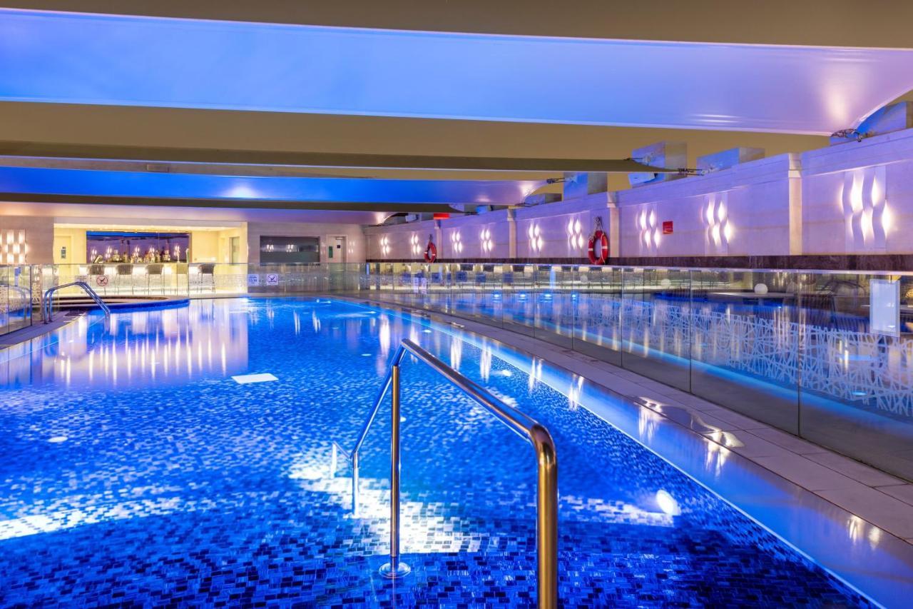 מלון Crowne Plaza Doha - The Business Park By Ihg מראה חיצוני תמונה The pool at the Hilton London Heathrow