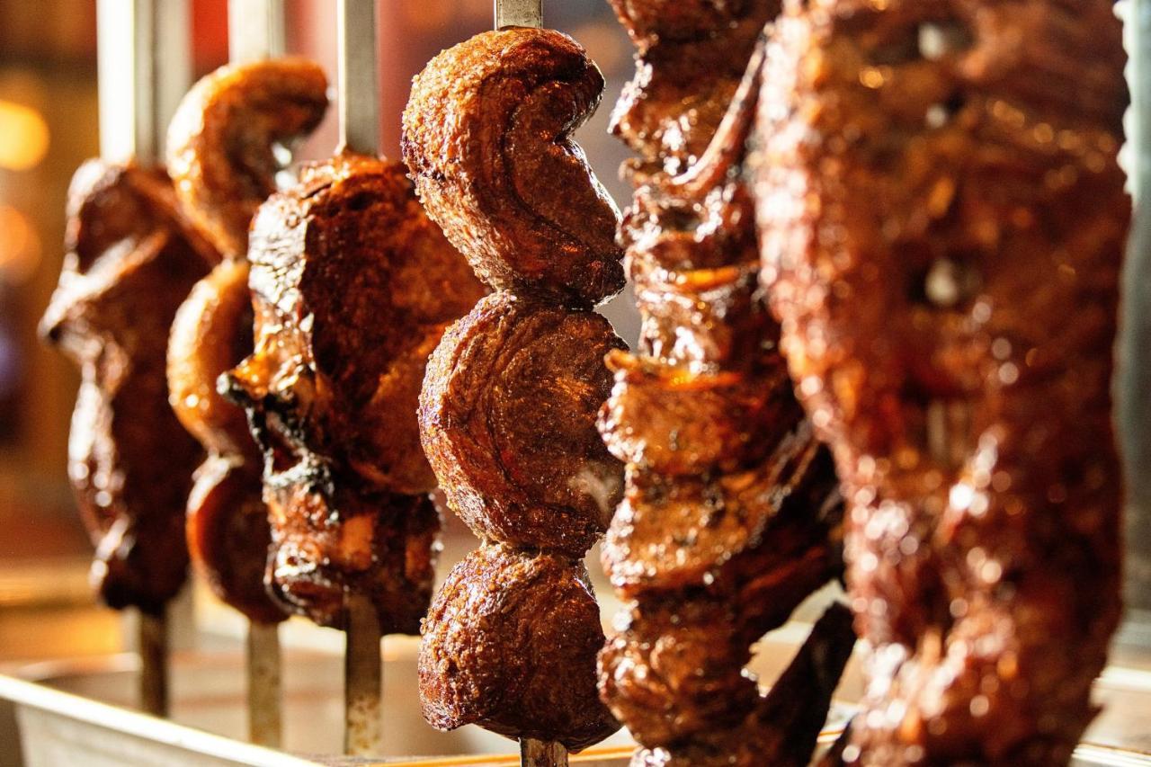 מלון Crowne Plaza Doha - The Business Park By Ihg מראה חיצוני תמונה Brazilian churrasco