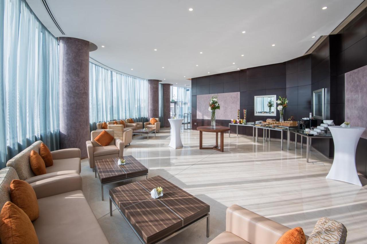 מלון Crowne Plaza Doha - The Business Park By Ihg מראה חיצוני תמונה The lounge at the airport